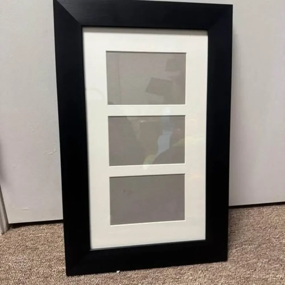 Black picture frame for 3 photos